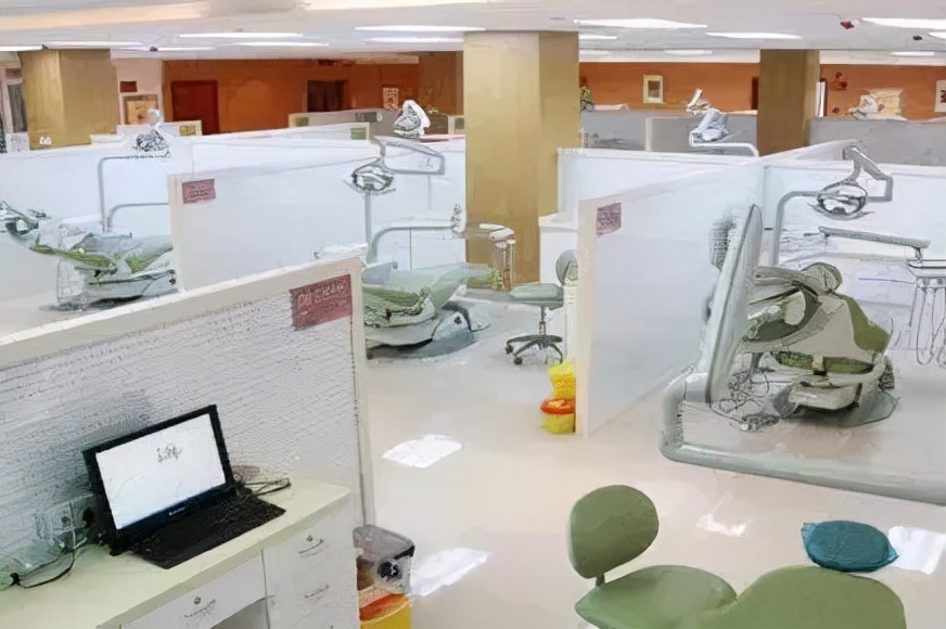 牙齿松动种植什么牙齿好,58岁满口牙齿松动最佳补救方法