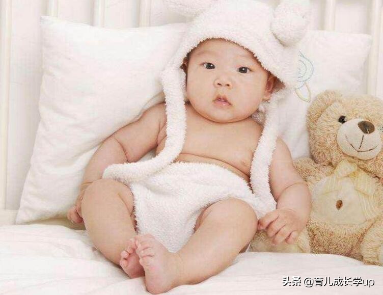 给宝宝挑选内衣要注意哪几点,新生儿内衣需要换吗