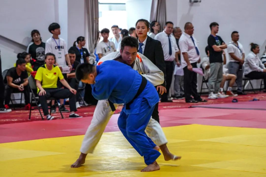 精彩*b大**attle!全省柔道高手云集新区