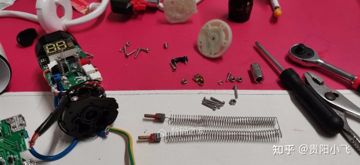 传福即热式电热水器维修,厨宝热水器即热式拆解