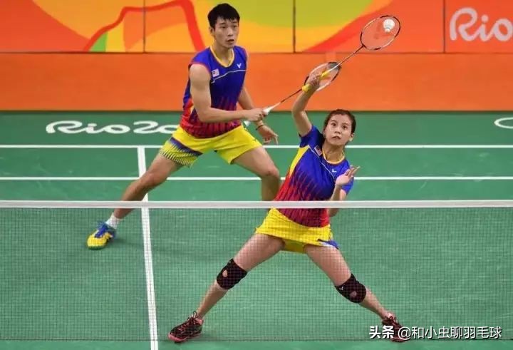 羽毛球高远球打不出弧度怎么办,羽毛球高远球正确方法和发力