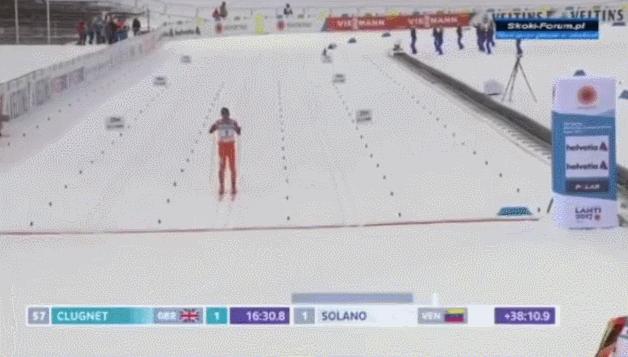 一名34岁男子跳水救人牺牲,游泳馆众人抢救溺水青年