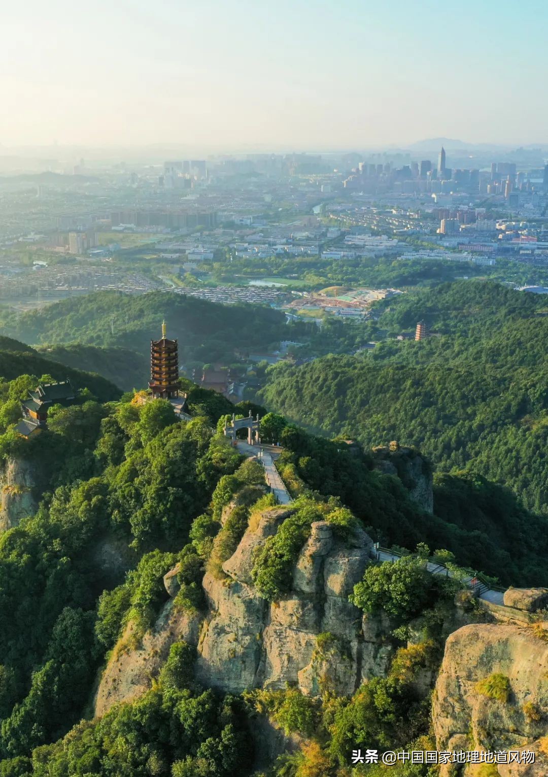 浙江绍兴跟杭州差多远,浙江绍兴和杭州哪个好玩
