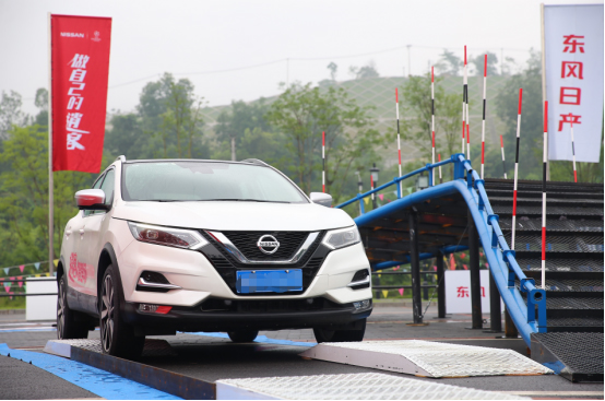 全新逍客2022款自动试驾视频,全新逍客上海车展