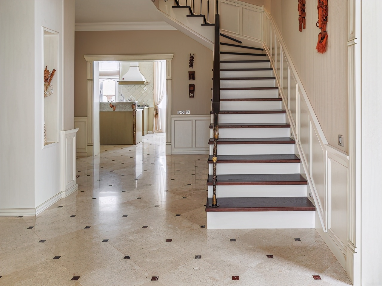 实木楼梯扶手保养清洁的方法视频,楼梯木质扶手清洁小妙招