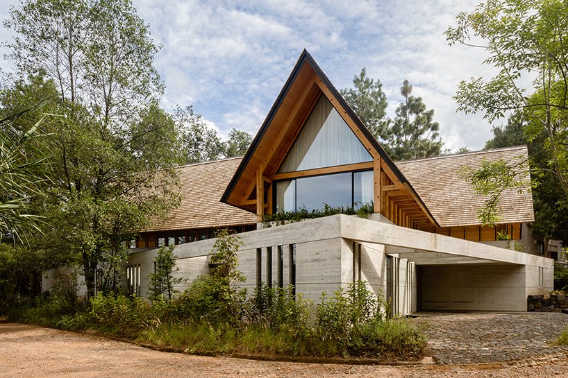 山间森林公园风车,家用随风向旋转动力风车