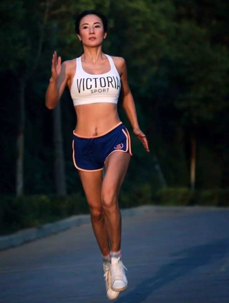 最有效锻炼腹肌马甲线的方法,四个动作轻松练出腹肌马甲线