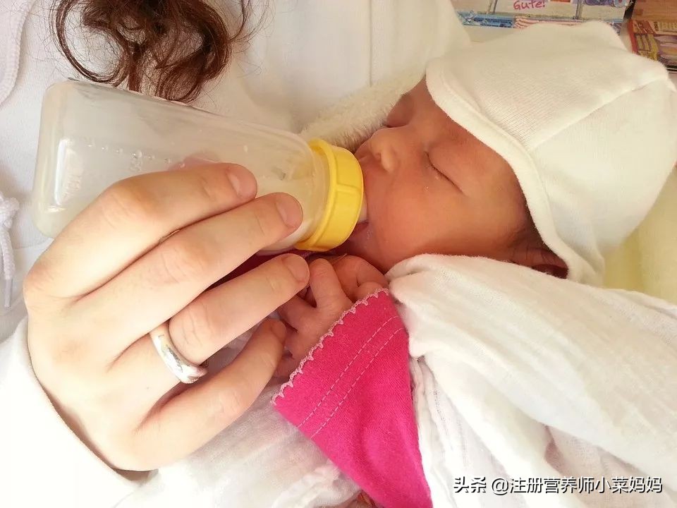 小孩洗奶瓶的正确方法,给十来天的宝宝洗奶瓶的正确方法