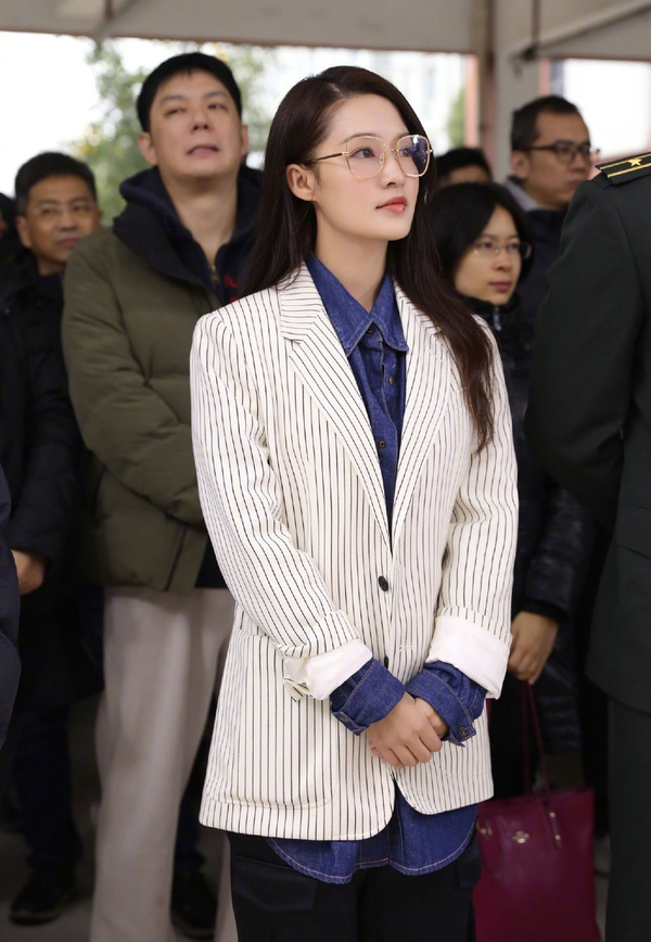 李沁撞脸的女孩原视频,李沁撞脸的小女孩