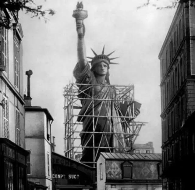 霍金站起来的照片,霍金站着