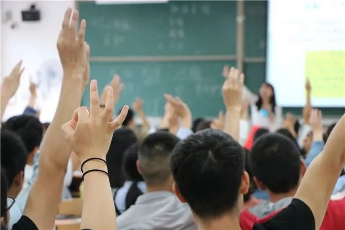 大学生旷课检讨三千字范文,大学生旷课五百字检讨