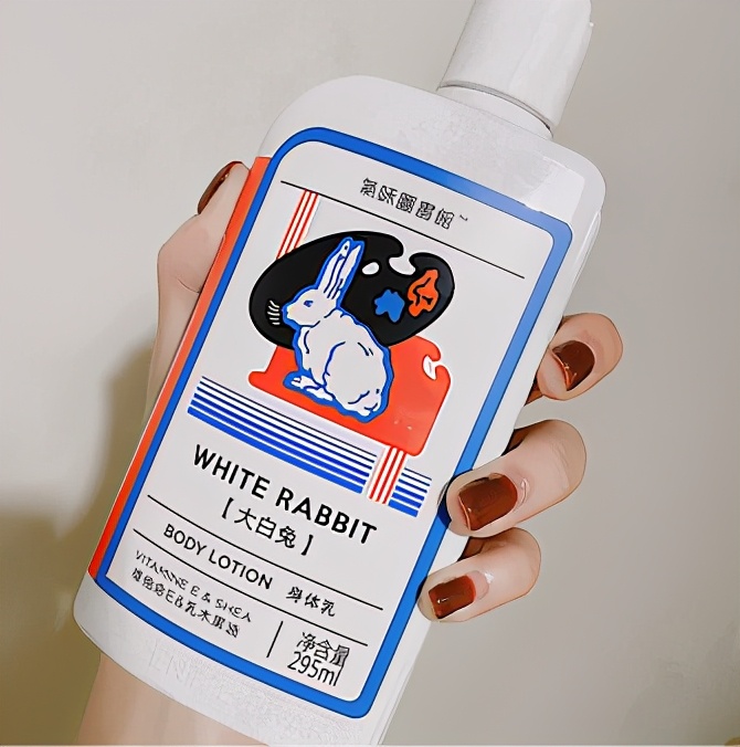 屈臣氏“万能级”的身体乳，李佳琦：干燥黑色素都没了