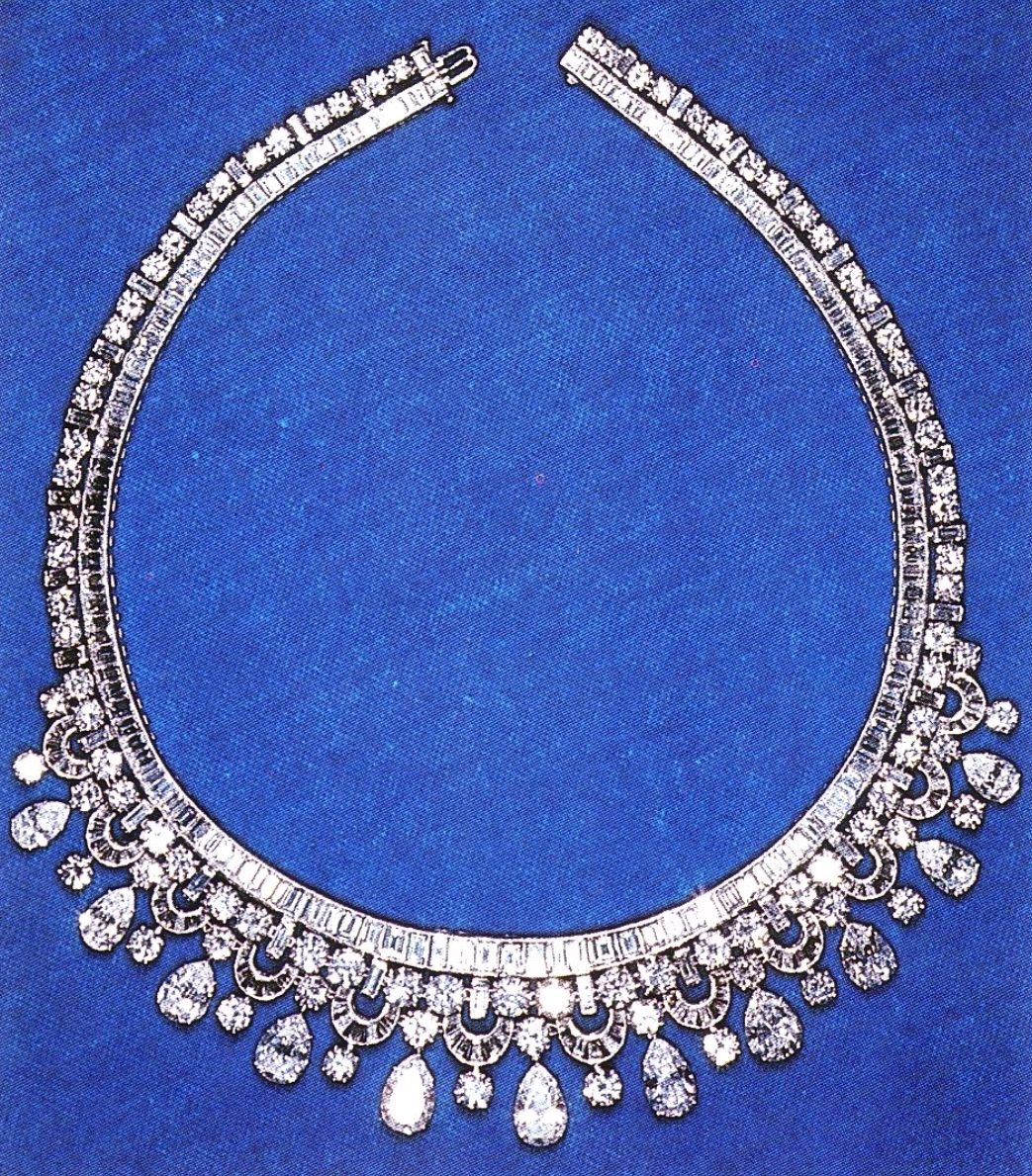 沙特王室送女王珠宝,英国王室的珠宝有多少