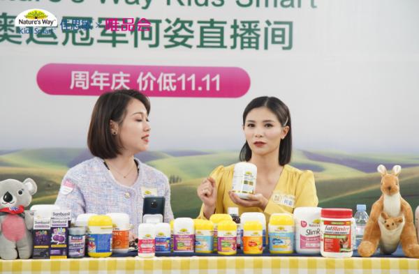 佳思敏金牌分享官何姿空降唯品会12.8周年庆