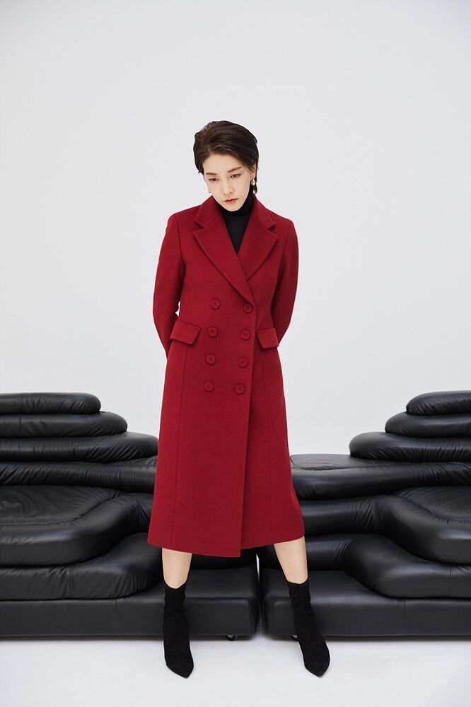 林允儿穿搭冬季,林允儿大冬天穿棉服配短裙来秀腿