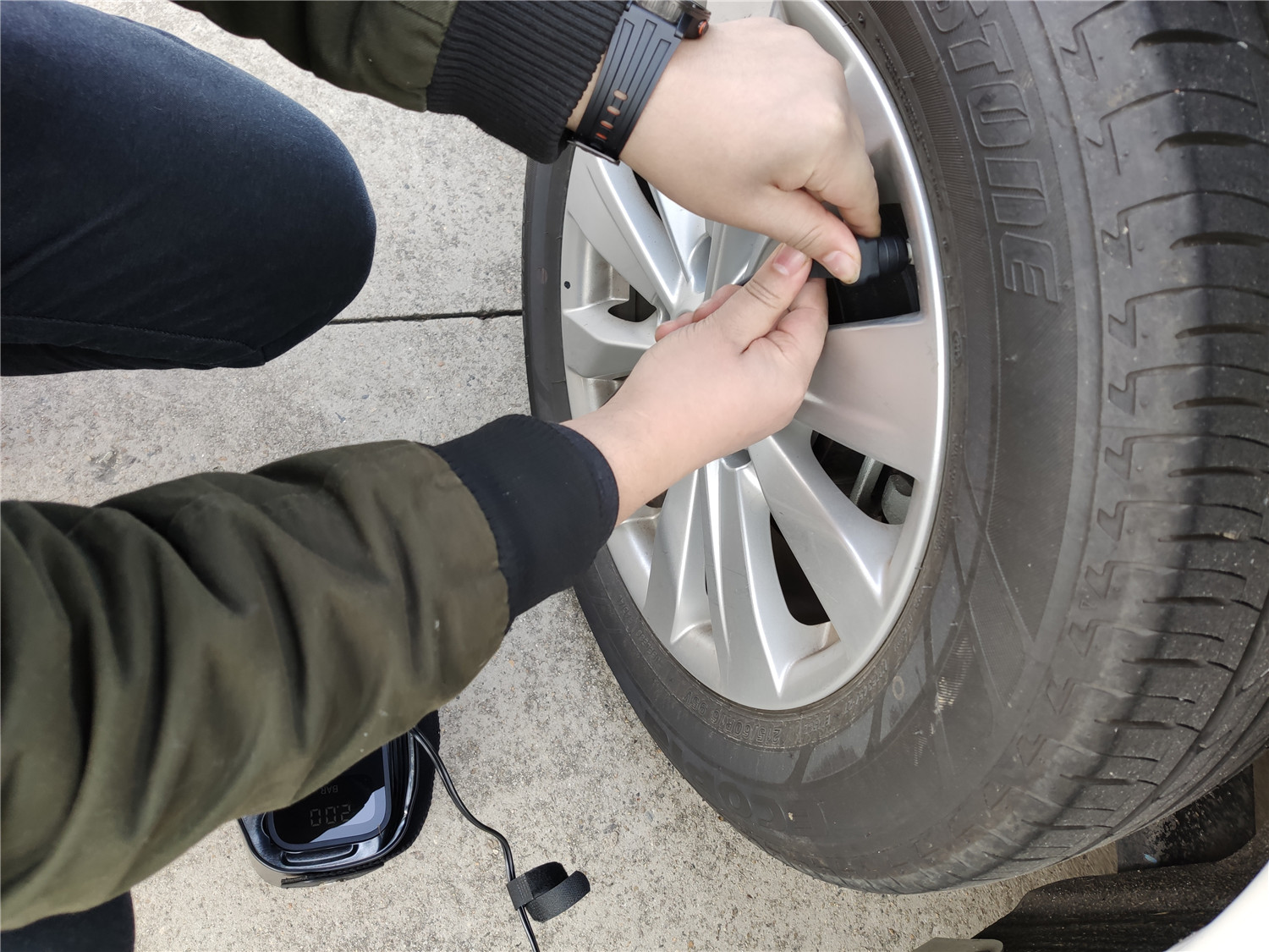 小米充气泵胎压监测器,小米70迈充气泵能测胎压吗