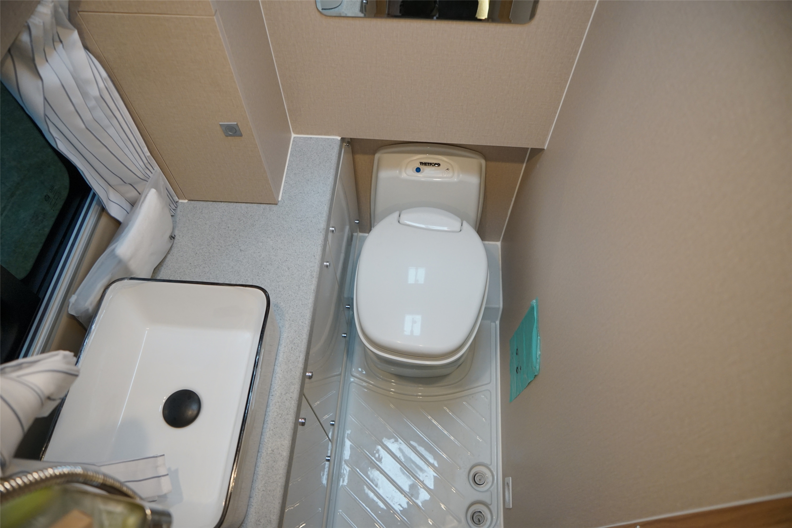 上汽大通maxus旅行家v90房车,房车大全大通v90