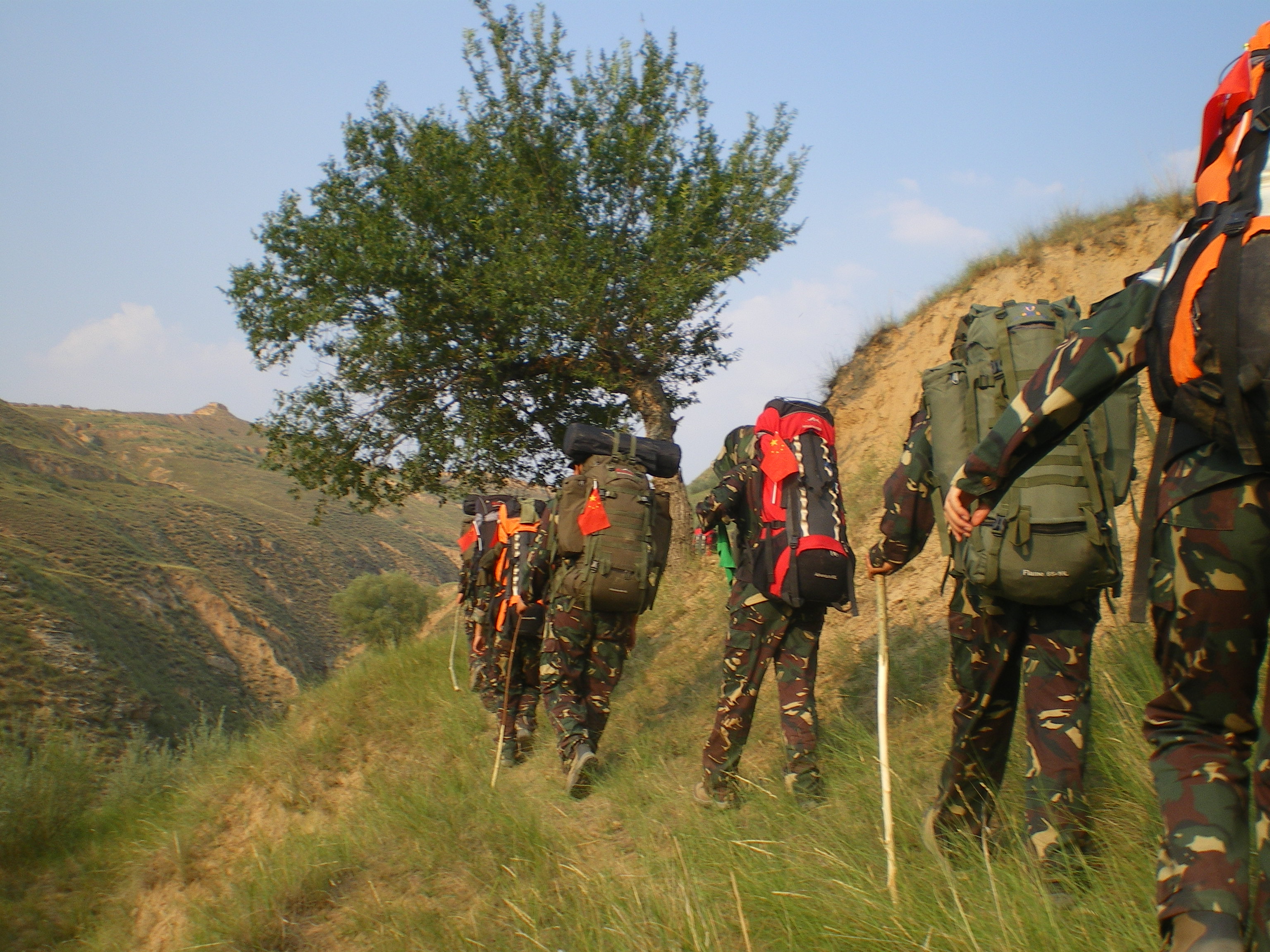 徒步旅行必备十大装备有哪些呢,全国徒步旅行装备必买清单