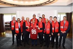 上港入场秀,上港主场浦东足球场首发报幕