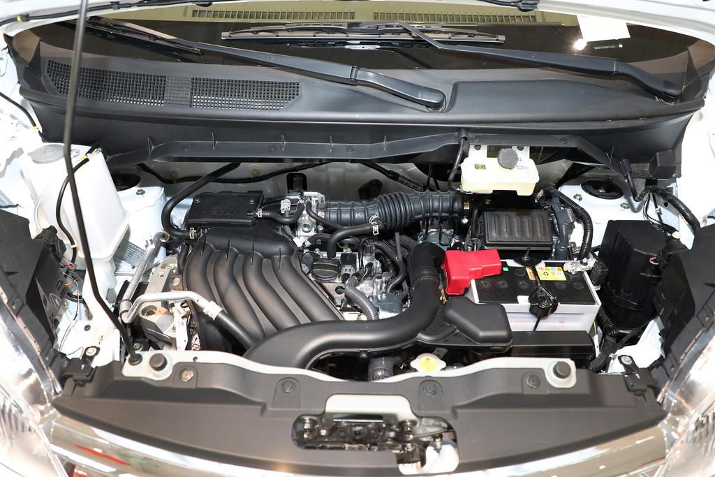 日产nv200测评视频,日产nv200通病与油耗