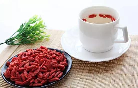 肝脏好不好看指甲或许能知道,指甲是帮助人体肝脏排毒的