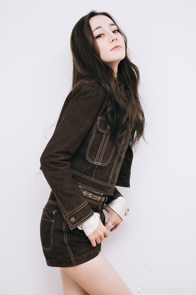 鞠婧祎、吴宣仪、迪丽热巴，你最欣赏谁的*服私**？