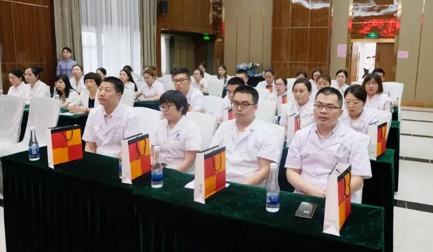 弘扬抗疫精神同心共抗疫情,医师节弘扬抗疫精神护佑人民健康