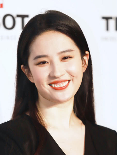 笑起来不露上牙的明星,露齿笑很丑的明星