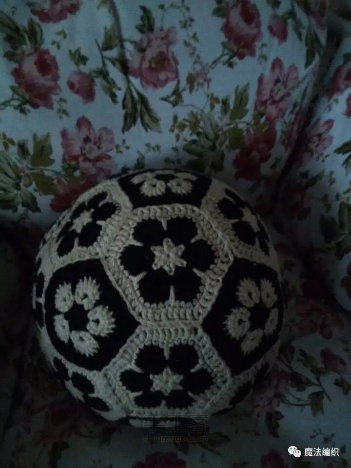 毛线钩织足球教程视频,儿童足球帽编织方法