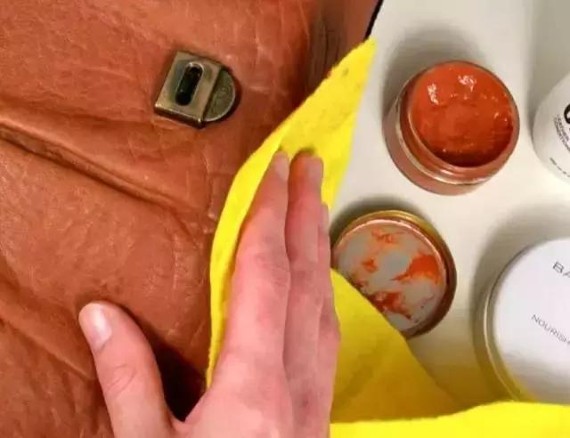 真皮包包怎么保养不会开裂,怎样保养包包更有光泽度