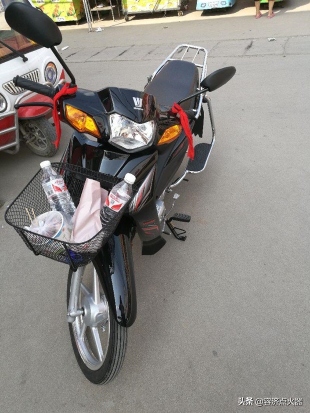 豪爵110-6一箱油跑多少公里,豪爵110机油多久换一次