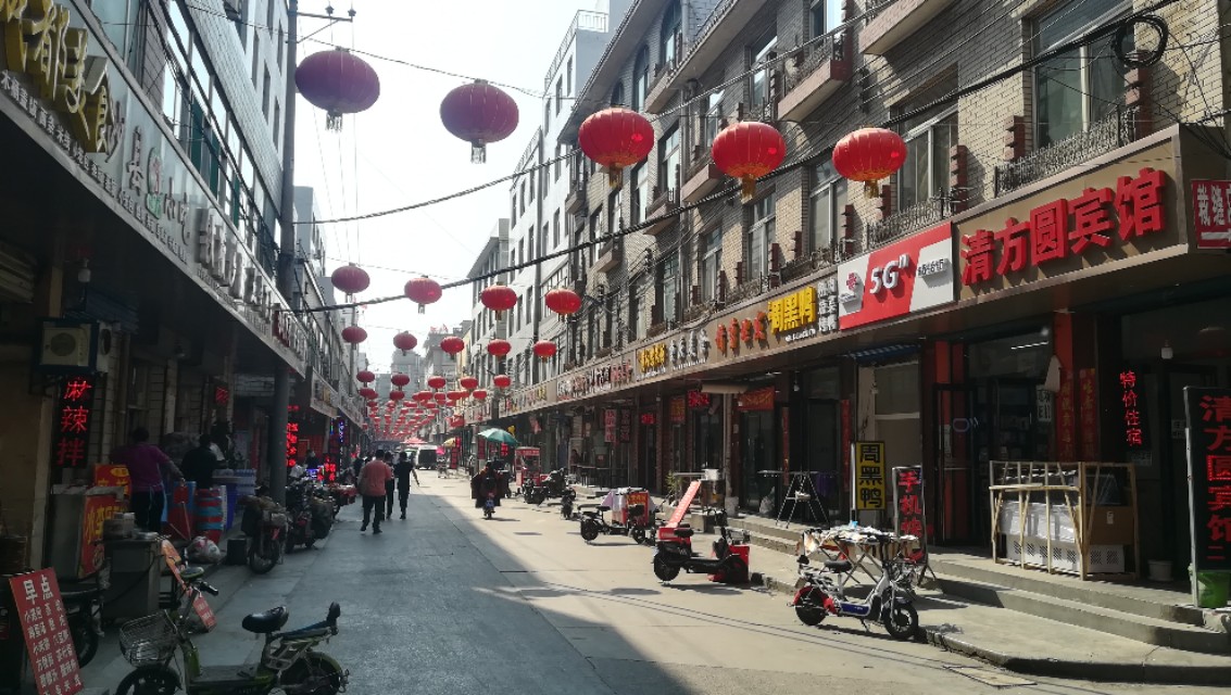 许西村:今日解读,山西大学刺激它的经济繁荣。汽车4S店很多