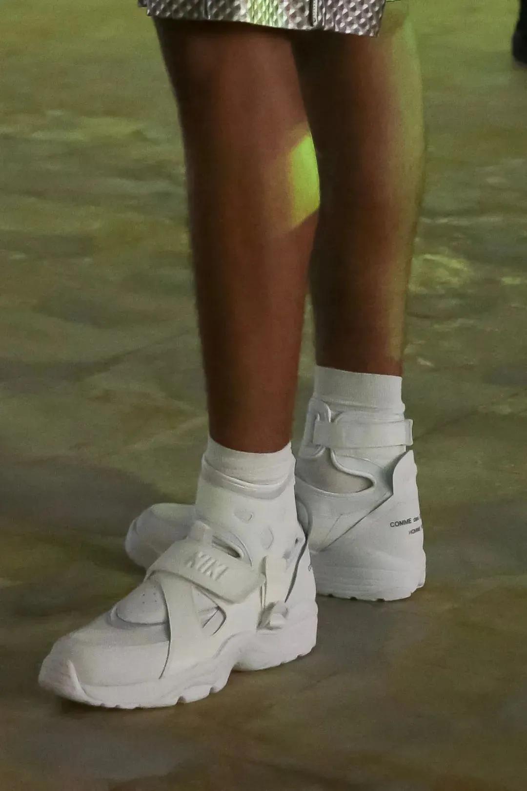 每周联名X讯|时装、鞋店还有歌手纷纷出动，不愧为联名最好时代