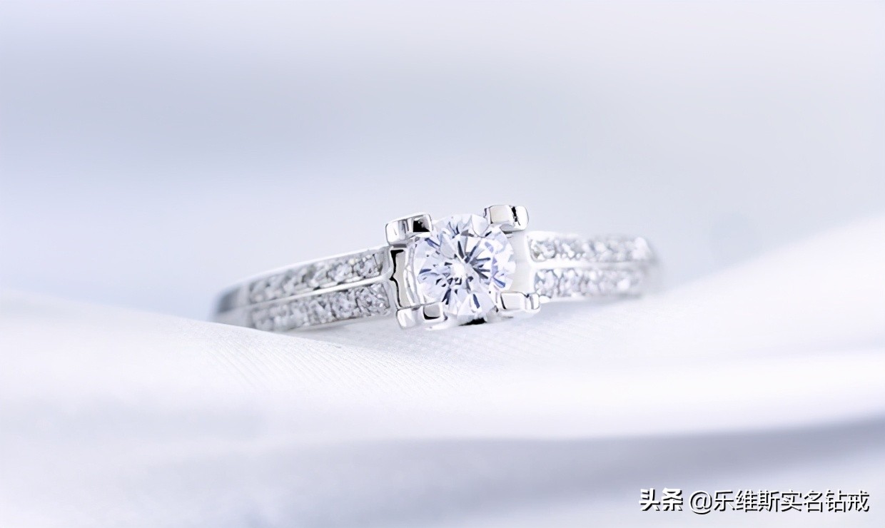 18k金镶嵌天然钻石排戒,18k白金的钻戒值钱吗