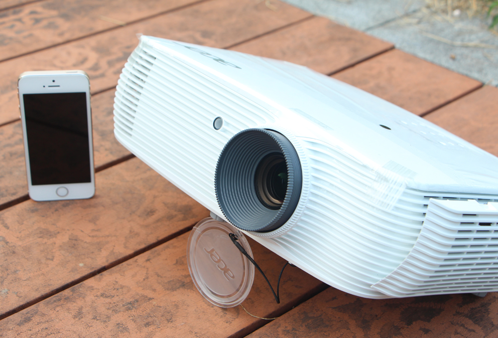 实用才是大面子,100吋无屏电视来啦-AcerH5382BD投影机测评