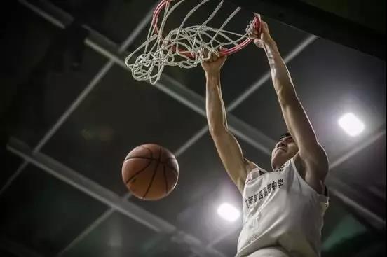 宏远+光明出品内线加盟清华男篮，他只愿做第一个自己