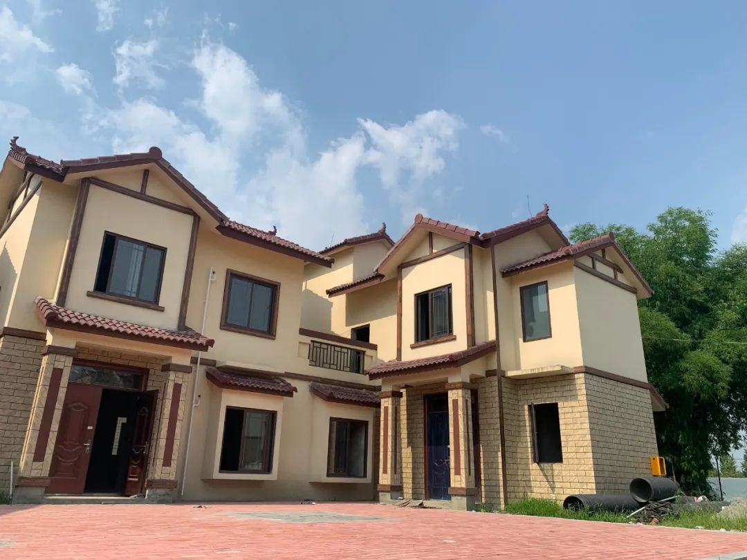 现在新建的小别墅,即将全面完工的别墅