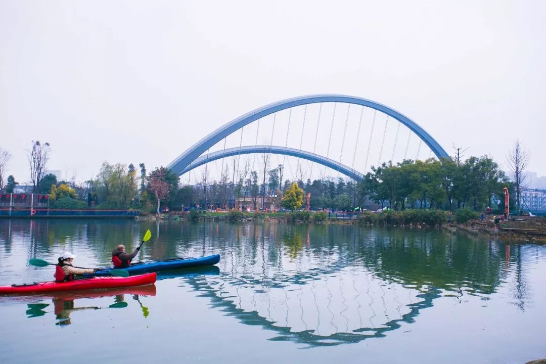 成都城市绿道,成都被山包围
