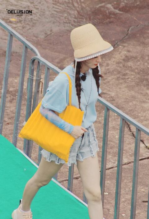 吴昕麻花辫搭配 (吴昕同款短发双麻花辫)