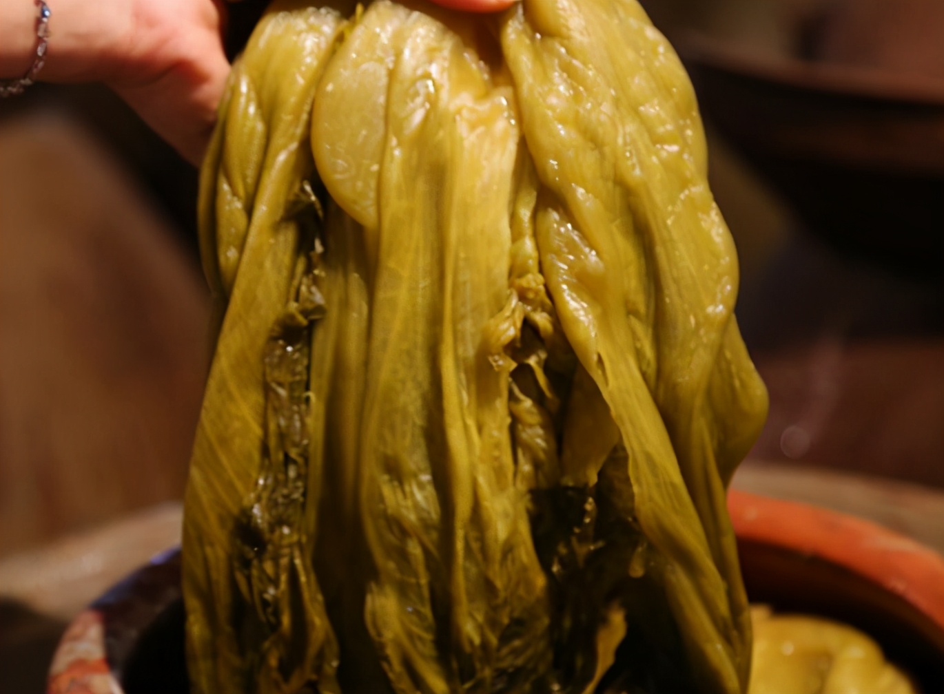 腌东北酸菜起白沫怎么办,腌酸菜冒泡泡