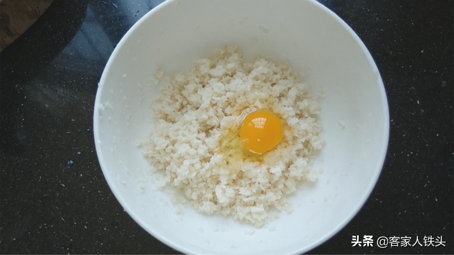 藕丸子怎样做出来q弹不易煮烂,怎样做莲藕丸子才好吃呢