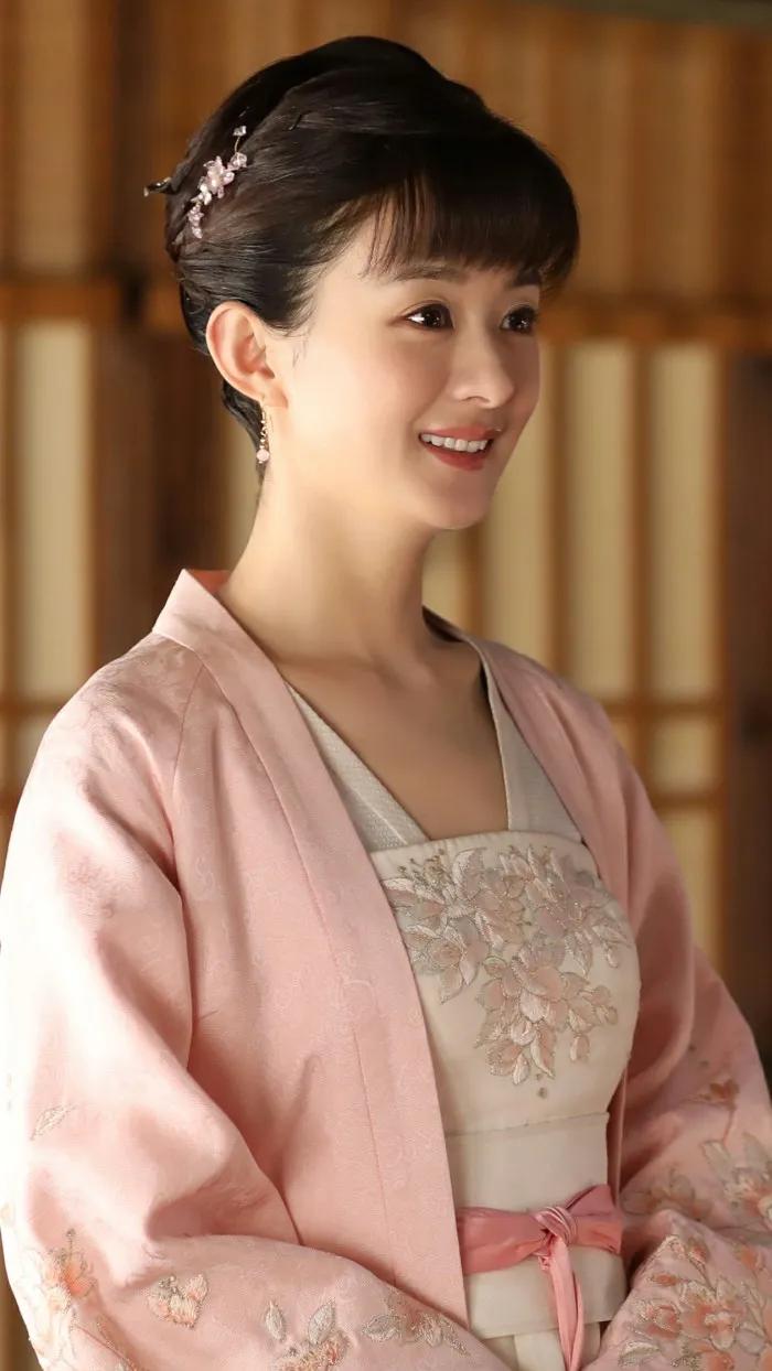 厚刘海和稀刘海哪个好看,厚刘海和八字刘海