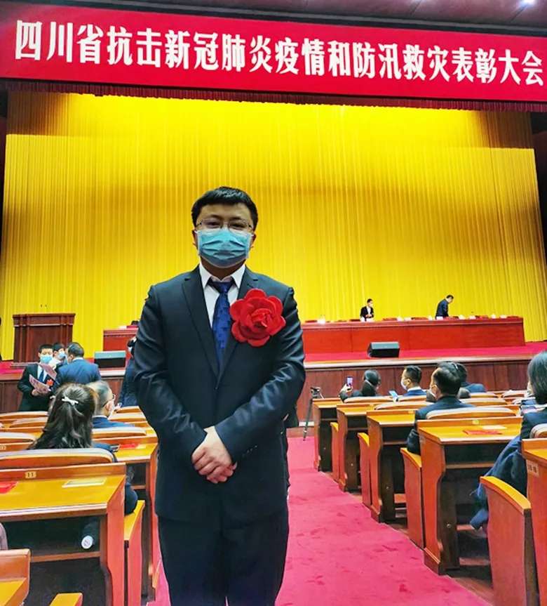 表扬医务人员坚守岗位的句子,致敬坚持在岗的医务人员