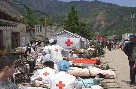 悼念512汶川地震俄罗斯姑娘,悼念512汶川地震图