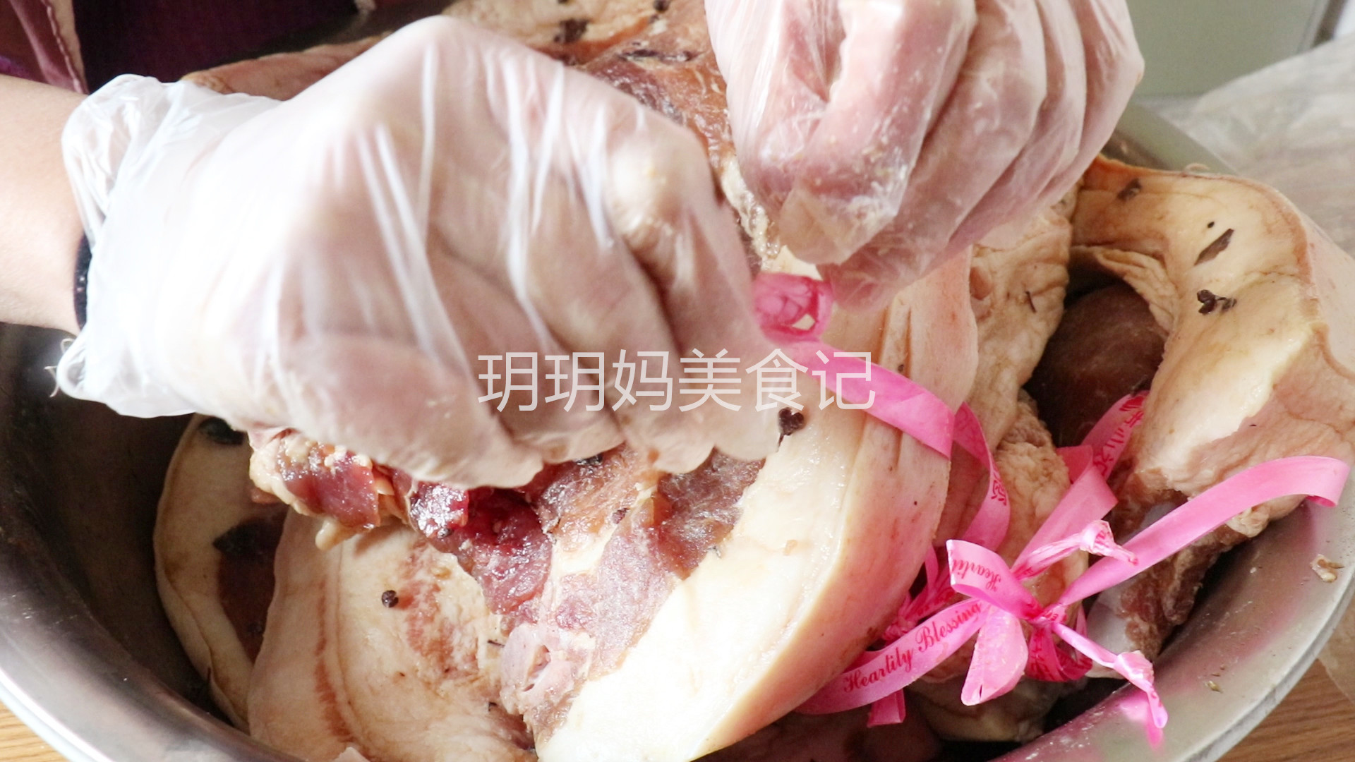 腌腊肉直接用盐腌很好吃,腌腊肉不要只放盐记住几个方法