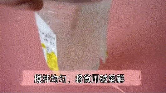 屋里出现好多黑色小飞虫怎么回事,家里突然多了很多很小的黑色飞虫