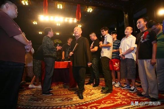 拳头、围墙、慈善宴｜十年前，改变中国相声格局的那个午后