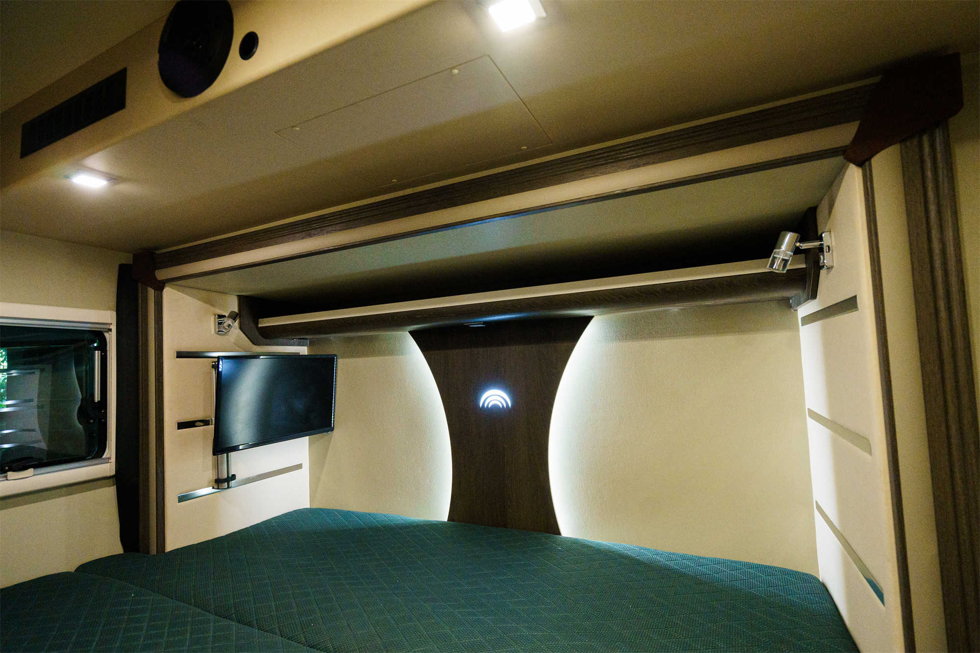 宇通c670房车最新款,宇通房车c553