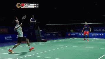 羽毛球高远球如何发力才正确,注意这4个动作让击球不再啃地