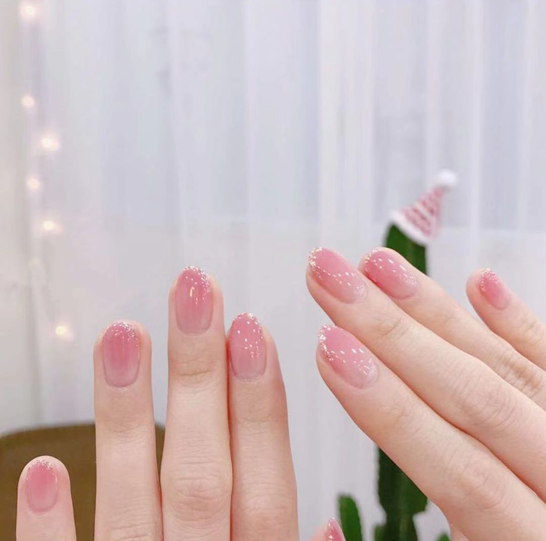 粉嫩渐变果冻唇,无美颜无滤镜的果冻甲